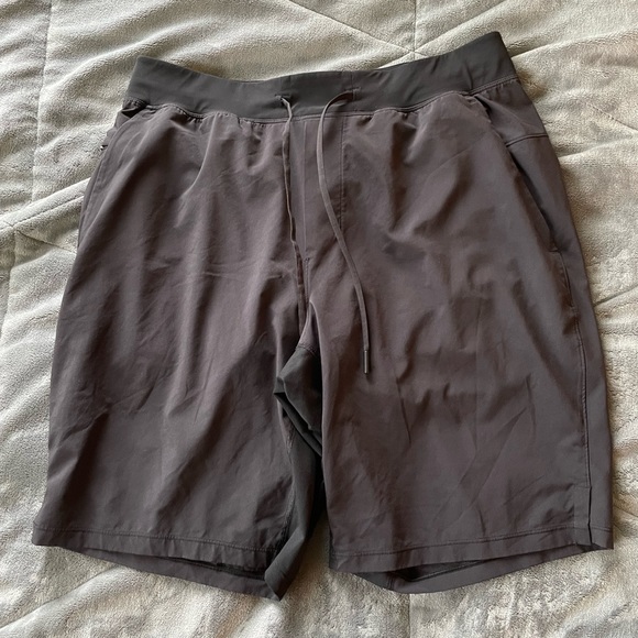 Lululemon T.H.E. 9” lined shorts size L (black, gray, and white) - Picture 6 of 7